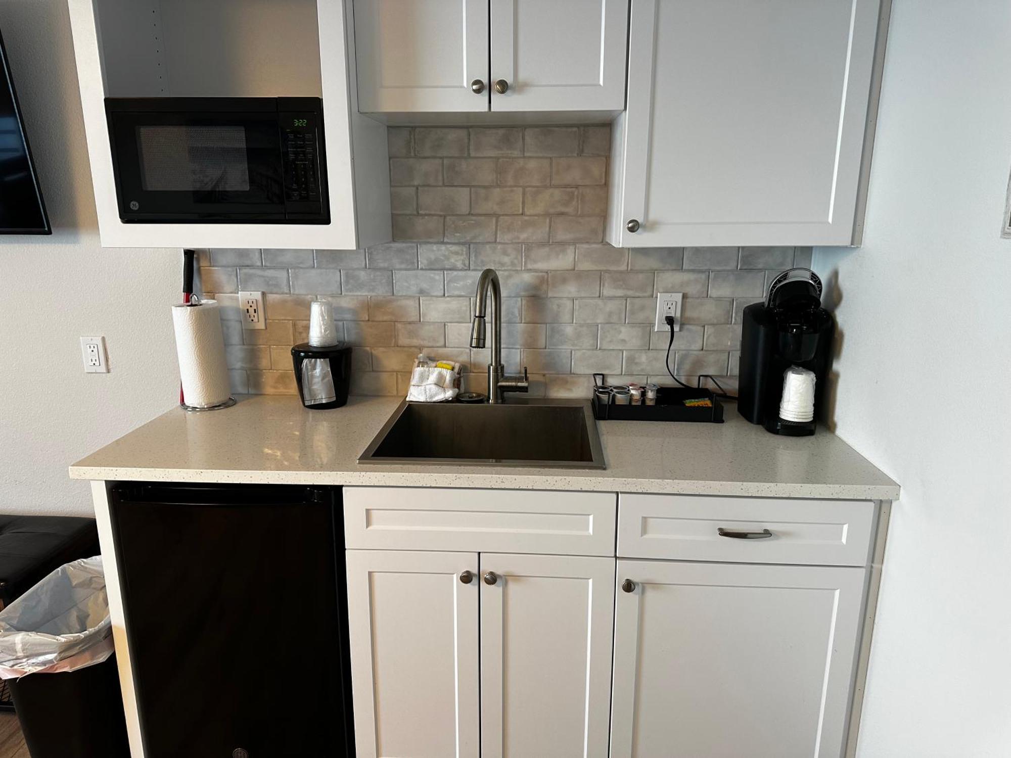 West Beach Suites Lincoln City Zimmer foto